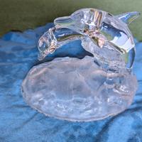 Soprammobile in vetro delfino