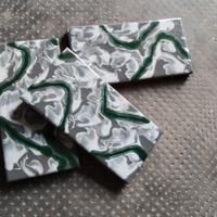 Piastrelline Naif fondo grigio con disegni verdi