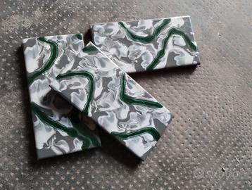 Piastrelline Naif fondo grigio con disegni verdi