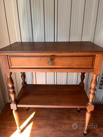 Comodino in legno