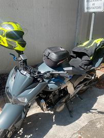Casco integrale con visiera parasole a scomparsa