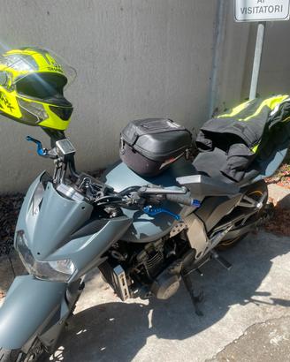 Casco integrale con visiera parasole a scomparsa