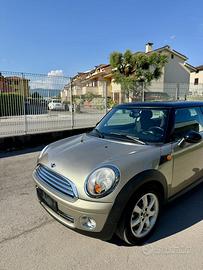 Mini Cooper R56 pochi KM tenuta bene automatica