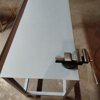 BANCO TAVOLO DA LAVORO IN METALLO CON MORSA