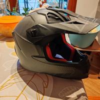 casco da enduro in carbonio 