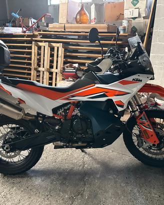 Ktm 890r 2025