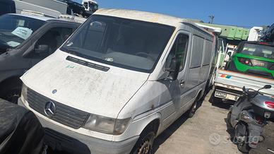 MERCEDES SPRINTER 208DF 1995-2000 2.3 Diesel Furgo