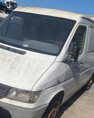 MERCEDES SPRINTER 208DF 1995-2000 2.3 Diesel Furgo