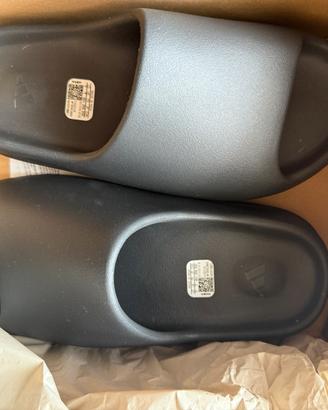 Yeezy Slide Onyx n.40.5