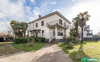 PORZIONE DI BIFAMILIARE IN CENTRO