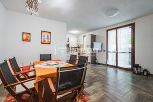 Villa a Schiera a Correggio 5 locali