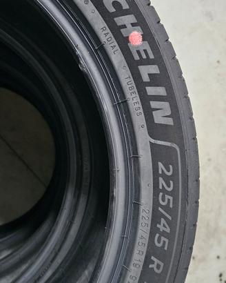 4 Pneumatici estivi Michelin 225/45 R19