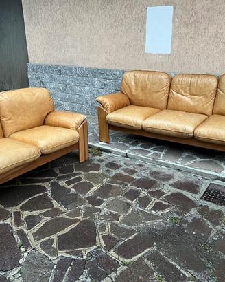 Set divani vintage in pelle e legno