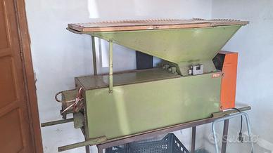 Pigiatrice per uva elettrica