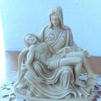 scultura "Pietà" 