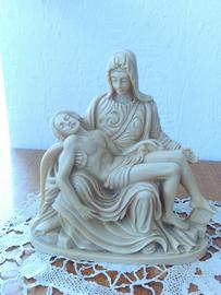 scultura "Pietà" 