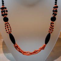 collana onice e corallini pelle d'angelo 
