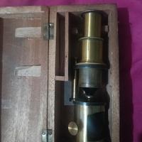 antico microscopio da campo