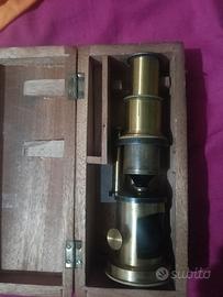 antico microscopio da campo