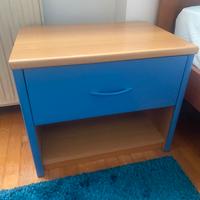 Letto singolo con materasso e comodino