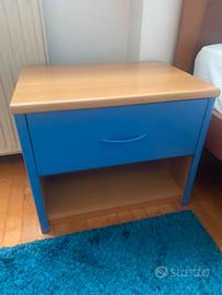 Letto singolo con materasso e comodino