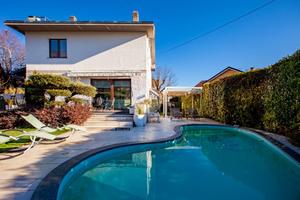 PORZIONE DI BIFAMILIARE A CASELETTE