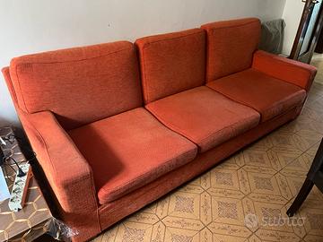 Divano arancione