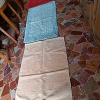 Tappetini bagno e tovaglie.