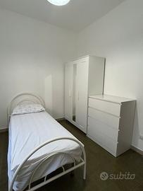 Stanza per studentesse universitarie