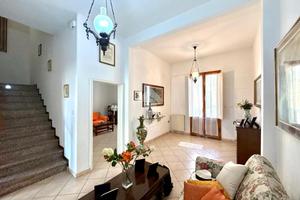 CASA SEMINDIPENDENTE A PRATO