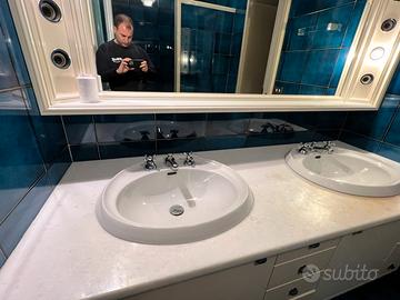 Sanitari bagno con rubinetteria e top marmo
