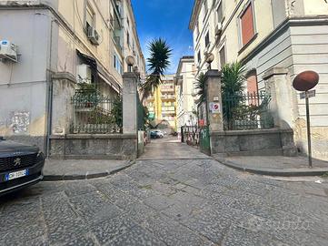 3 LOCALI A NAPOLI