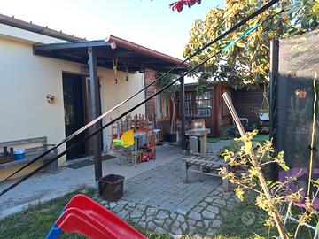 Annesso con terreno a Follonica