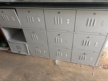 Armadio per il personale con chiavi