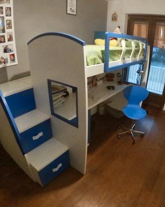 letto a soppalco con scrivania e cassettiera
