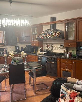 Spendida cucina in ciliegio antico