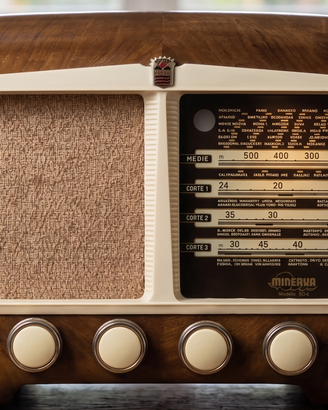 Radio a valvole Minerva anni '50
