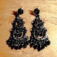 ORECCHINI *STILE ANTICATO* CON PERLINE NERE STRASS