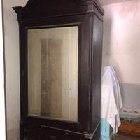 Armadio con specchio antico