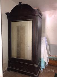 Armadio con specchio antico