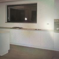 cucina con isola, non Ikea made in italy 