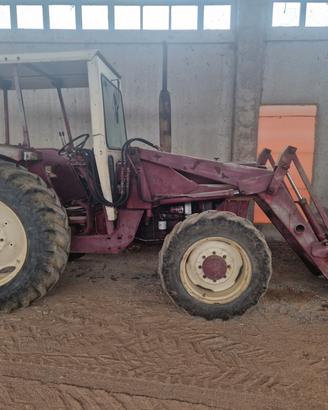TRATTORE AGRICOLO USATO INTERNATIONAL 644 DT