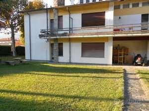 CUVIO: ampio appartamento ristrutturato in villa