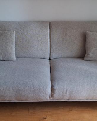 Splendido divano 3 posti Tokyo Grigio + 2 Pouf