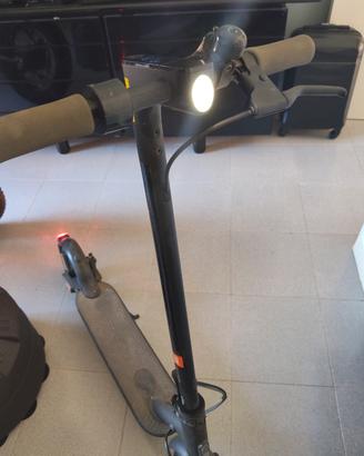 Monopattino elettrico Xiaomi Essential