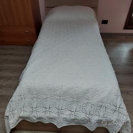 Copriletto all'uncinetto per letto singolo 
