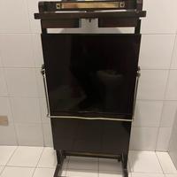 Appendi abiti uomo a terra