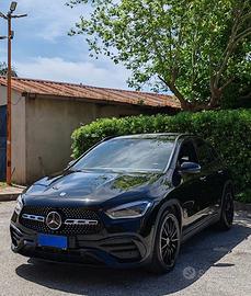 Mercedes-Benz GLA 2000D, 11/2022, tetto apribile.