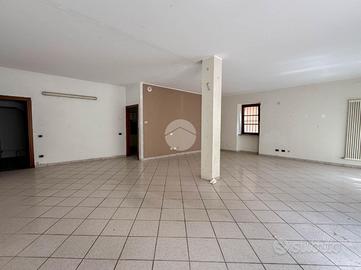 NEGOZIO A FONTANELLA