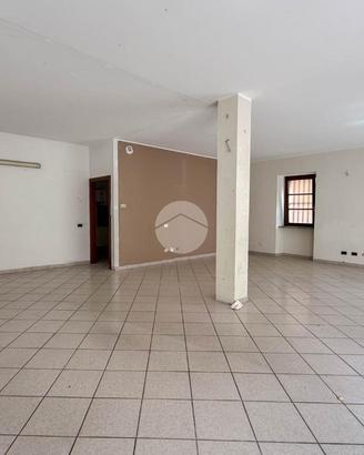 NEGOZIO A FONTANELLA